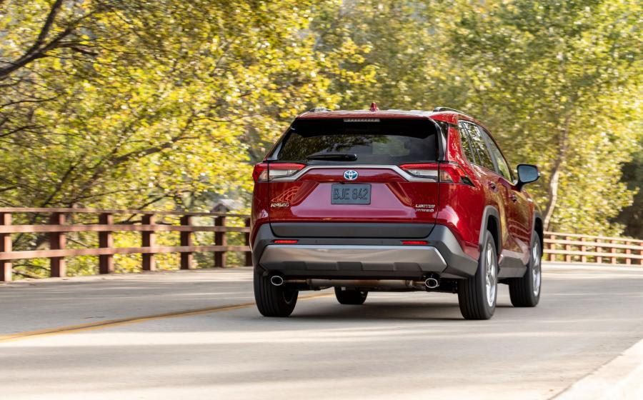  Toyota RAV4 Limited Hybrid 2018 года  (NA) (фото 17 из 40)